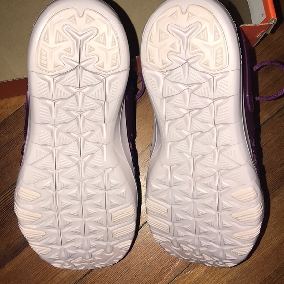 NWOT Nike Women's TR 7 Training Shoes Berry - Picture 6 of 7
